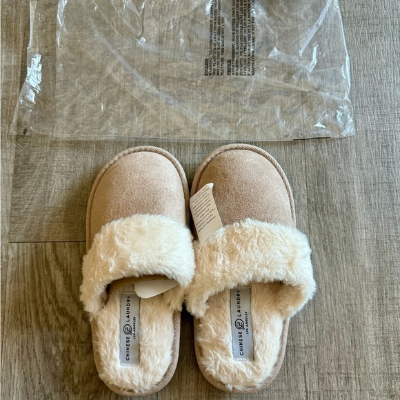 NWT Chinese Laundry Women’s Faux Fur Slippers Size XS/S - Picture 2 of 7